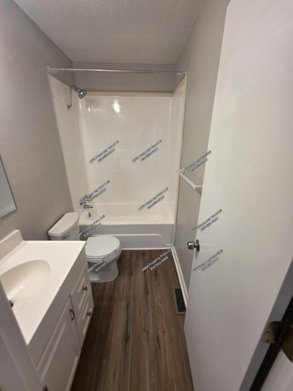 Building Photo - 408 NE Westwind Dr