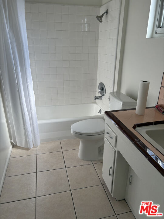 Building Photo - 818 E Nutwood St