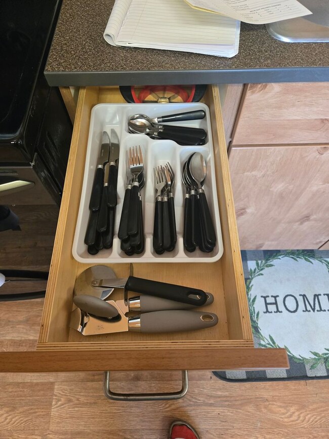 Building Photo - Fully furnished long term rental