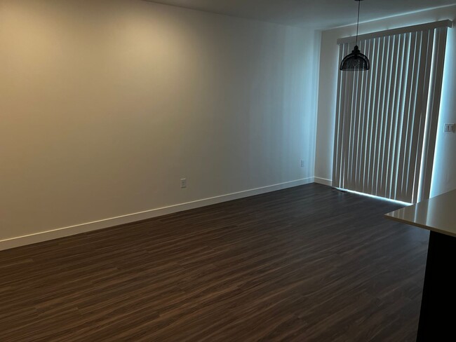 Building Photo - GET $1000 OFF THE FIRST MONTHS RENT!!!