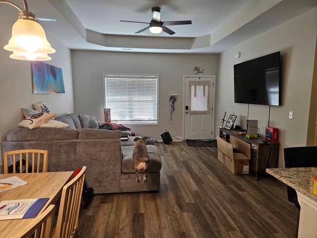 Building Photo - Beautiful 3 bedroom 2 bath unfurnished home in Hampstead