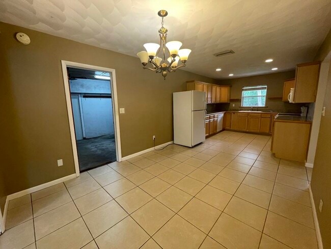 Building Photo - 177 E Laila Dr