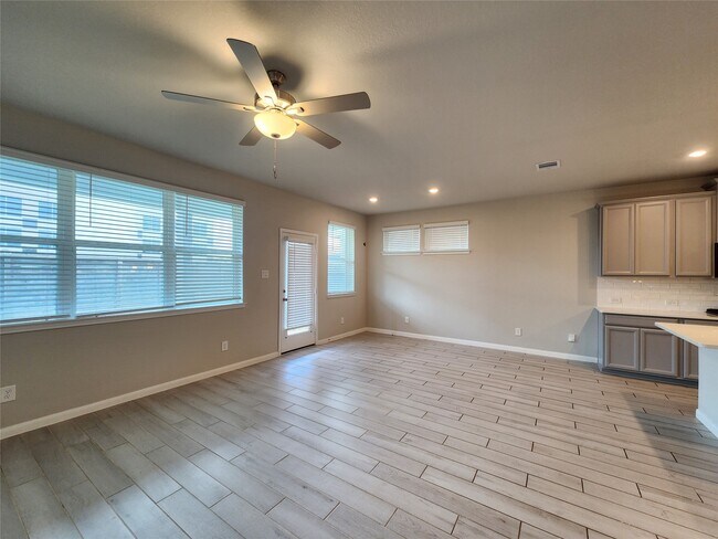 Building Photo - 1513 Lakeline Oak Dr