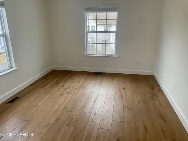 Building Photo - 44 Racquet Rd