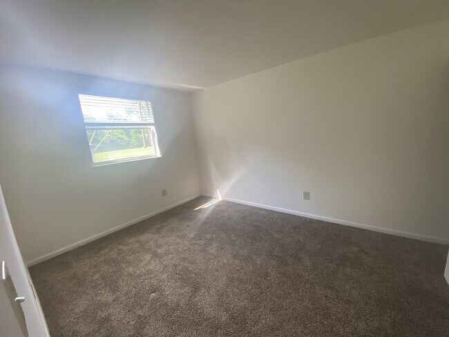 Building Photo - 8473 Beech Ave