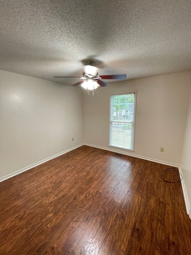 Building Photo - East Side Ranch on Cul-de-Sac