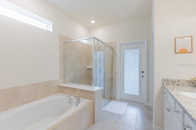 Building Photo - 7215 Oakmoss Loop