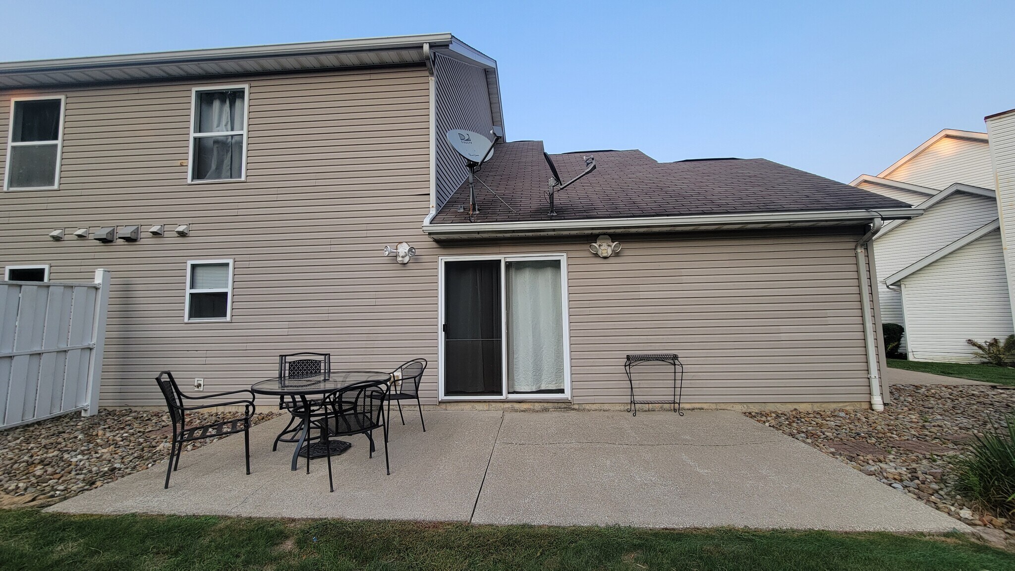 Building Photo - 615 Hilltop Ter