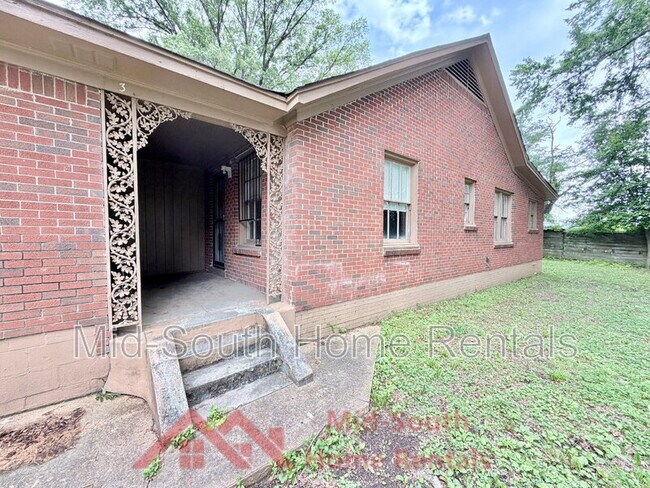 Building Photo - 1379 Ferguson Rd