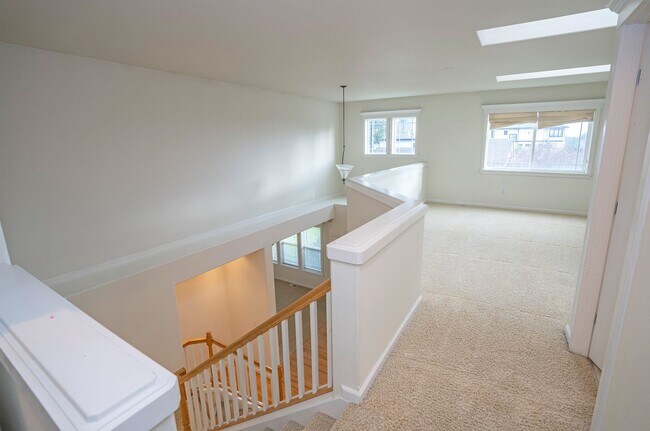 Building Photo - Beautiful Craftsman Home for Rent on Fox Island