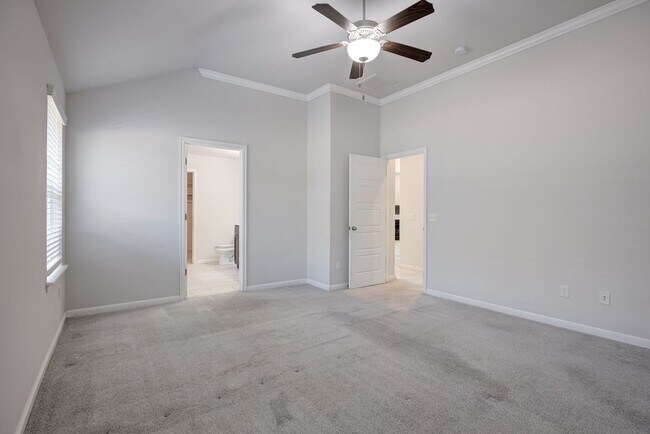 Building Photo - 2321 Norwood Dr