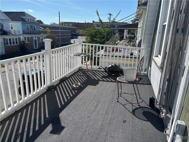 Building Photo - 15 Stratford Rd