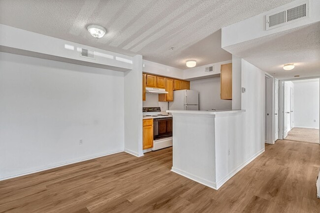 Building Photo - Destin Condo with Great Amenities