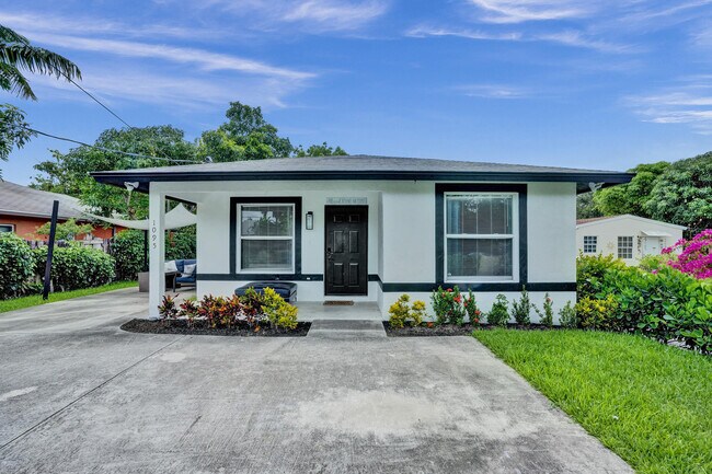 Building Photo - 1095 Miami Blvd