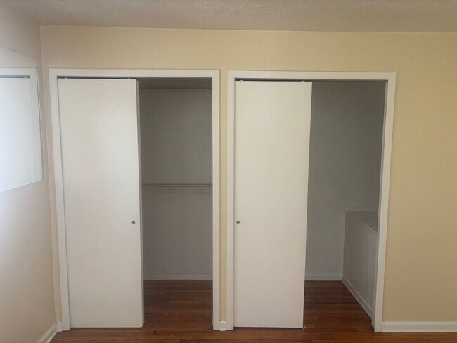 Building Photo - Charming 2-Bedroom Property in Prime Location