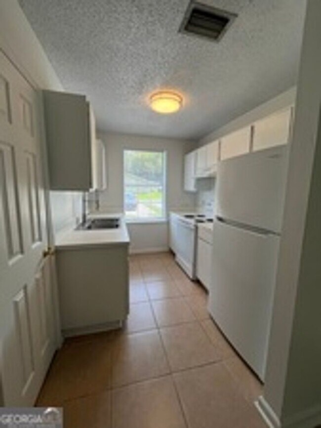Building Photo - 412/414 Admirals  Walk