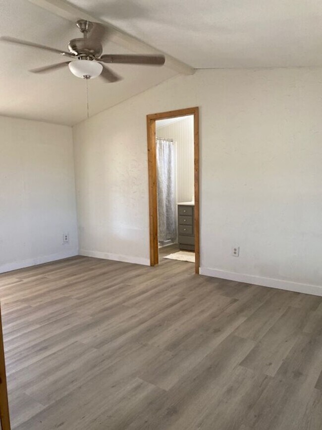 Building Photo - 3724 CR 458