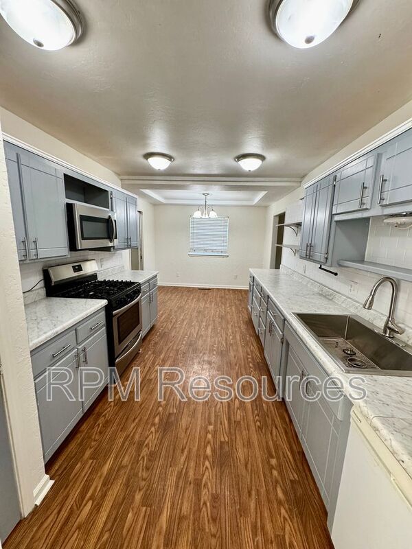 Building Photo - 10449 Dover Dr