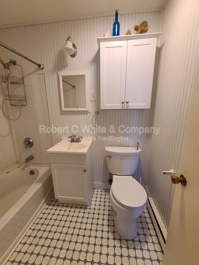 Building Photo - 1622 Farmington Ave