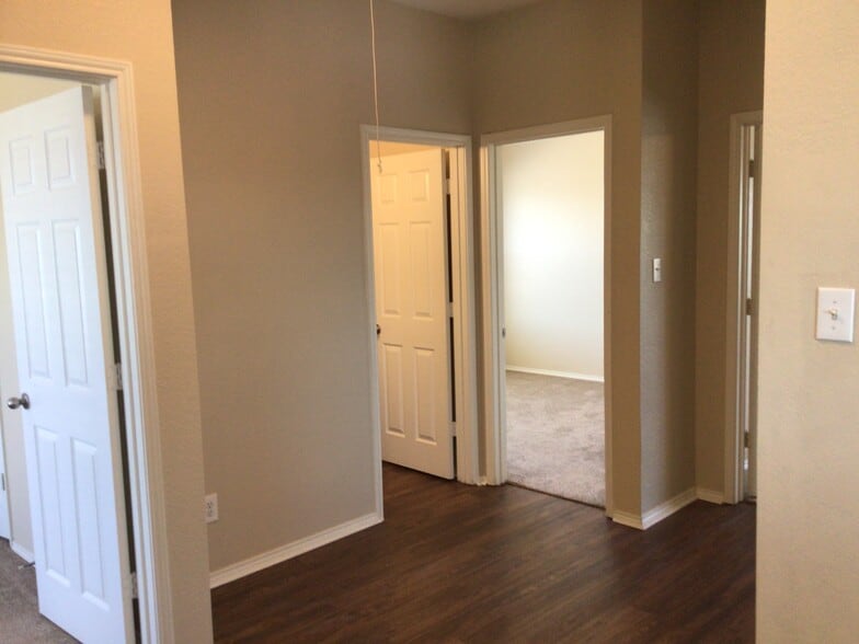 Building Photo - 2623 Basswood Dr