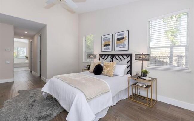 Building Photo - Livermore South Very Private 4 bedroom/3 b...