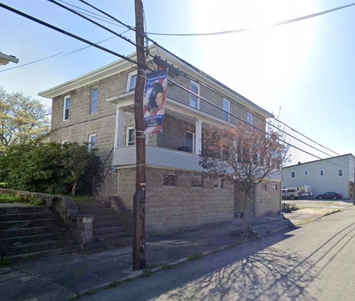 Building Photo - 314 Center St