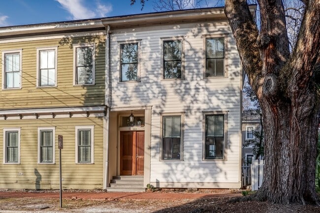 Building Photo - Downtown Close to Forsyth Park