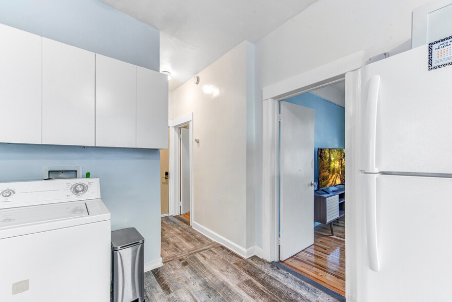 Building Photo - 7108 Hudson Ave