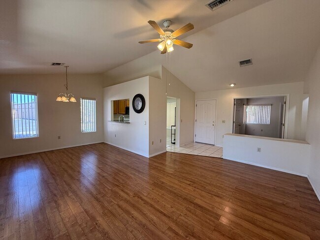 Building Photo - SUN CITY 55+ COMMUNITY - TWO BEDROOM TOWNH...