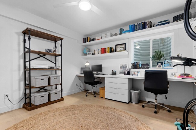 Building Photo - 824 W Moss Ave