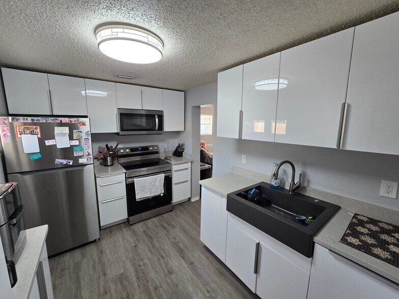 Building Photo - 2915 36th Ave W