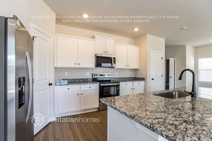 Building Photo - 3355 Fox Hall Dr