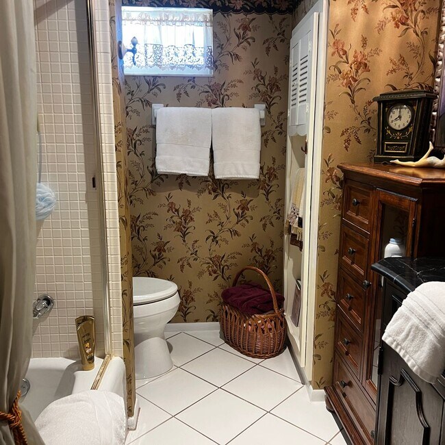 Building Photo - 1150 Tarpon Center Dr