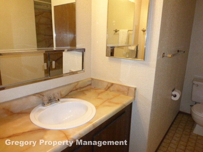 Building Photo - 12621 NE 130th Way