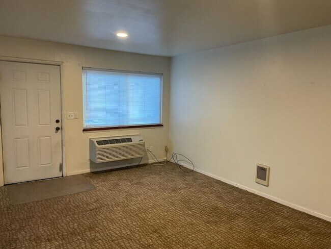 Front door living room - 1104 S 40th Ave