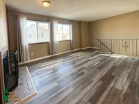 Building Photo - 2 Bedroom Townhome in Maple Grove