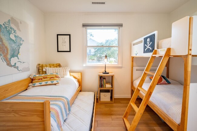 Building Photo - FURNISHED OFF-SEASON BEACH HOME NOW AVAILABLE