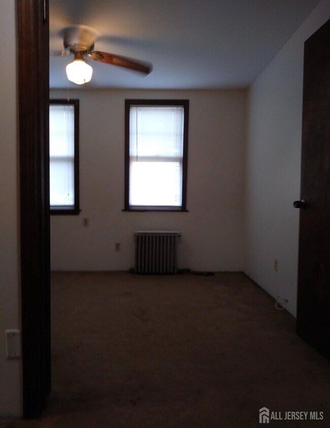 Building Photo - 503 Main St