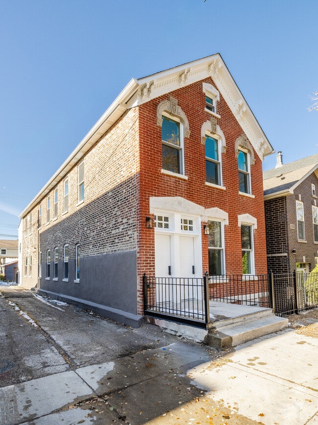 Building Photo - 1830 S Peoria St