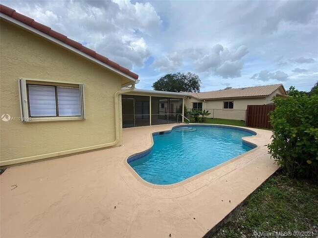 Building Photo - 9658 NW 28th Ct