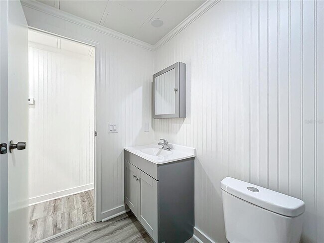 Building Photo - 140 Orangewood Dr