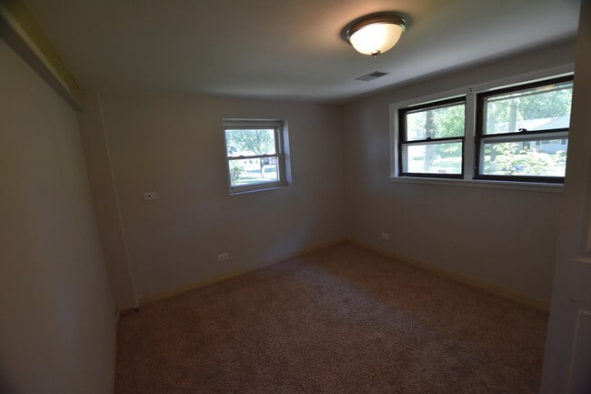 Building Photo - 7852 Sprucewood Ave