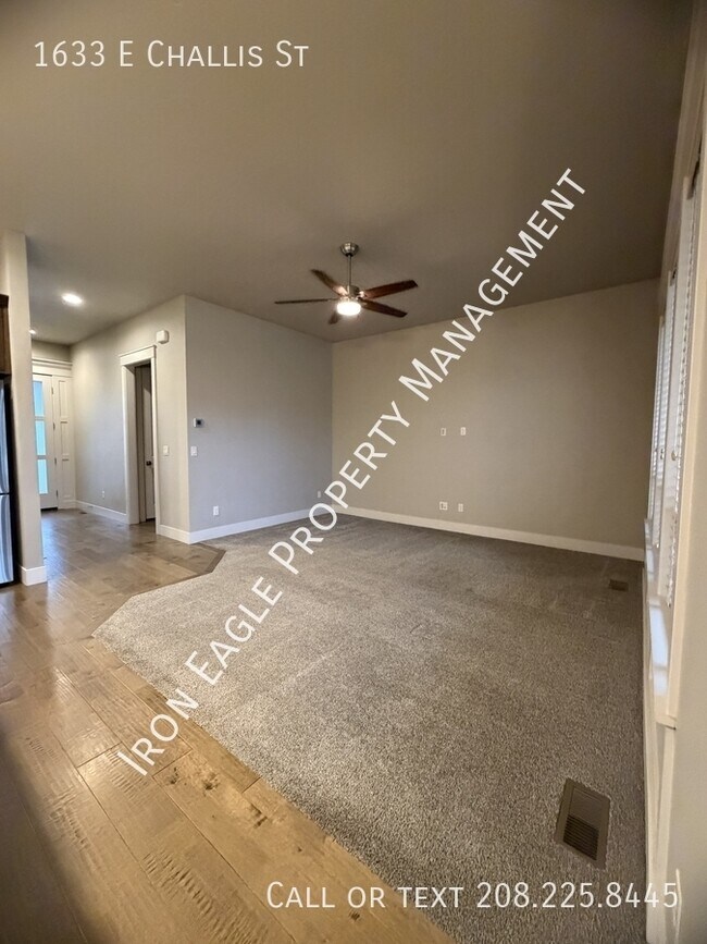 Building Photo - 1633 E Challis St