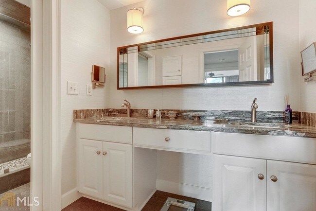 Building Photo - 2575 Peachtree Rd