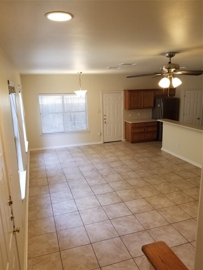 Building Photo - 2928 Thrushwood Dr