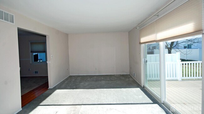 Building Photo - 7 Gardenia Ct