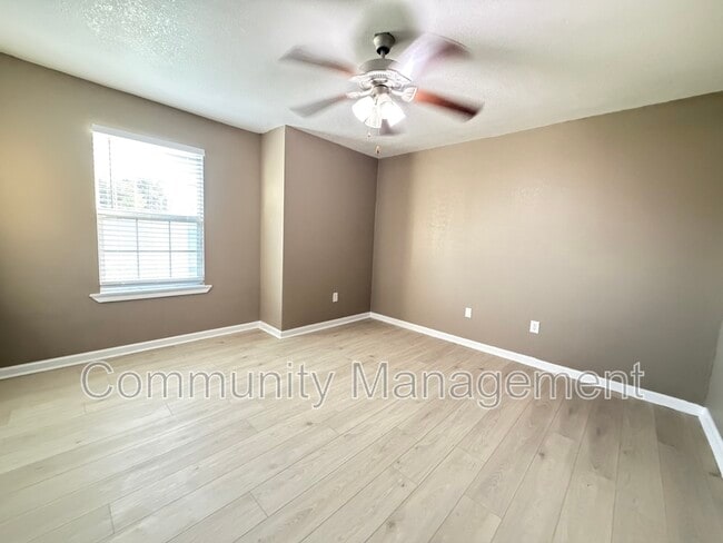 Building Photo - 2150 N Sherwood Forest Dr