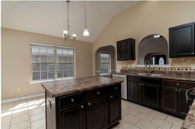 Building Photo - 1818 Cotton Blossom Way