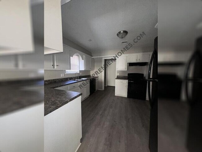 Building Photo - 2632 SW 90th Pl