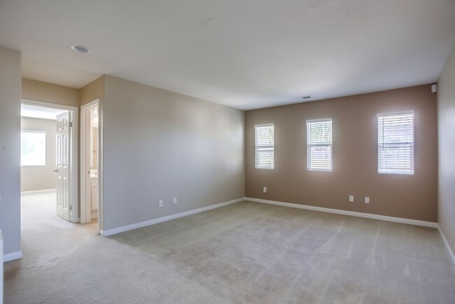 Building Photo - Spacious Rosemont 4-bedroom with Loft, and...